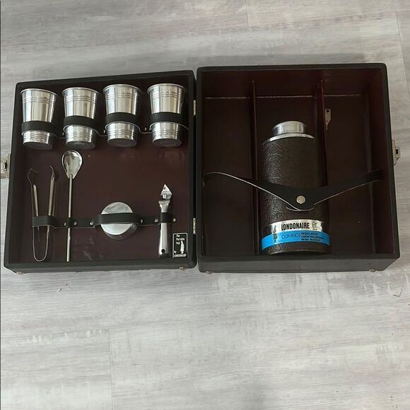 Vintage Portable Pub Londonaire Barware Set PRICE IS NOW FIRM NO OFFERS PLEASE - Picture 1 of 12